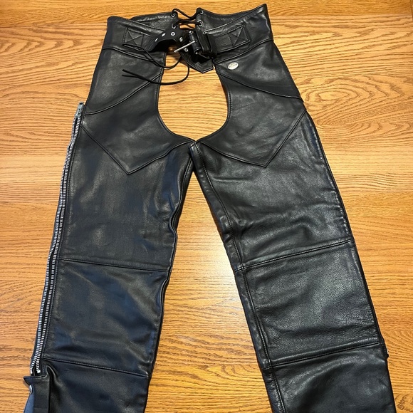 Harley Davidson excellent condition black leather chaps size small - Picture 1 of 9